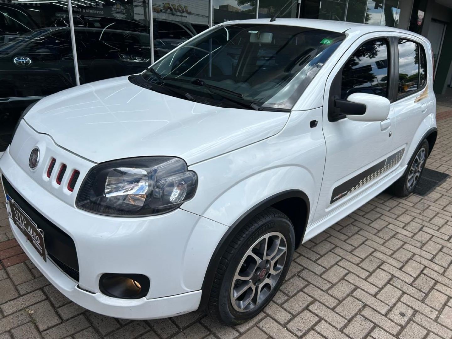 Fiat Uno SPORTING 1.4 EVO Fire Flex 8V 4p na cor Branco em Maringá / PR - 865313