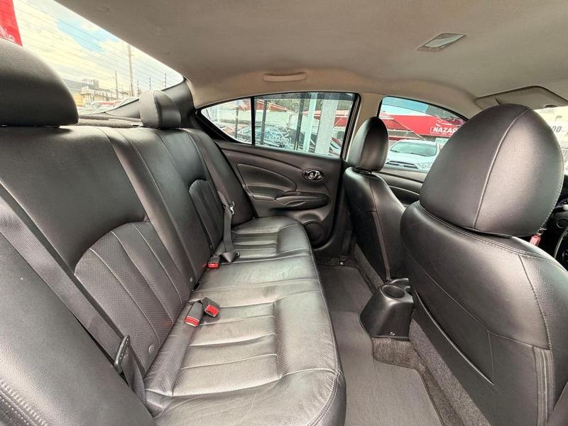 Nissan VERSA UNIQUE 1.6 16V FlexStart 4p Aut. na cor Prata em Curitiba / PR - 865443