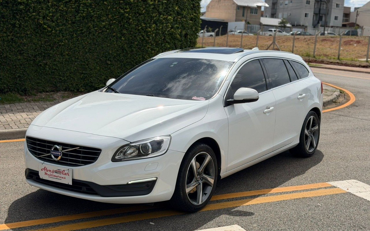 Volvo V60 T-4 MOMENTUM 2.0 190cv 5p na cor Branco em Curitiba / PR - 866117