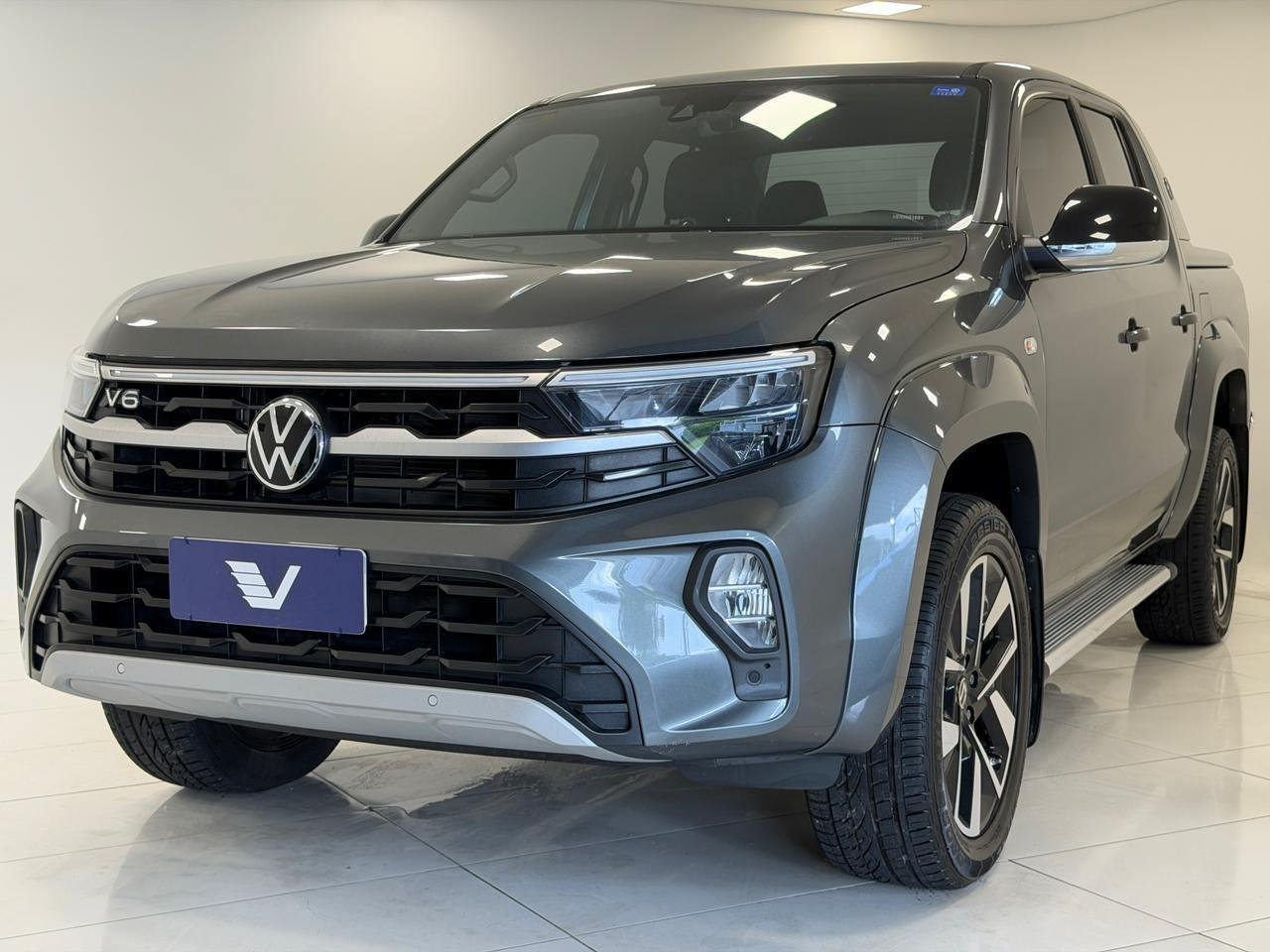 Volkswagen Amarok Extreme CD 3.0 4x4 TB Dies. Aut. na cor Cinza em Joinville / SC - 866609