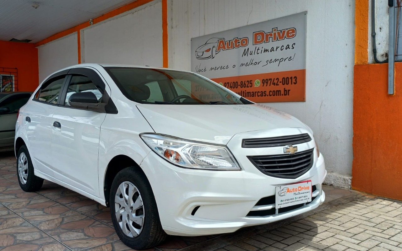 Chevrolet Onix HATCH LS 1.0 8V FlexPower 5p Mec. na cor Branco em Curitiba / PR - 867812
