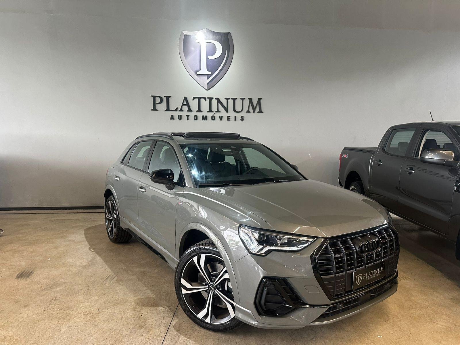 Audi Q3 Black Ed. 1.4 TFSI Flex/Black S-tron. na cor Cinza em Palhoça / SC - 869792