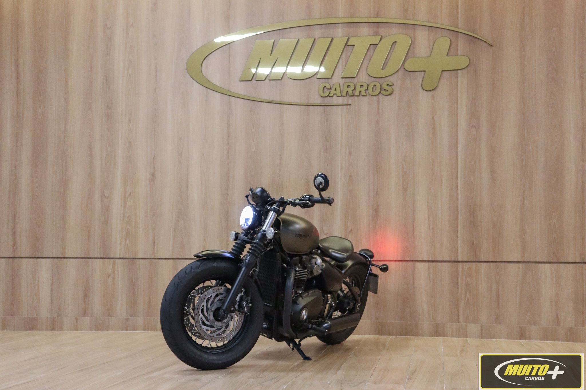 TRIUMPH BONNEVILLE BOBBER 1200cc  na cor Cinza em São José / SC - 869949