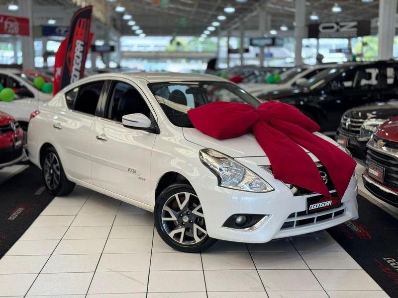 Nissan VERSA UNIQUE 1.6 16V Flex 4p Mec. na cor Branco em Curitiba / PR - 871929