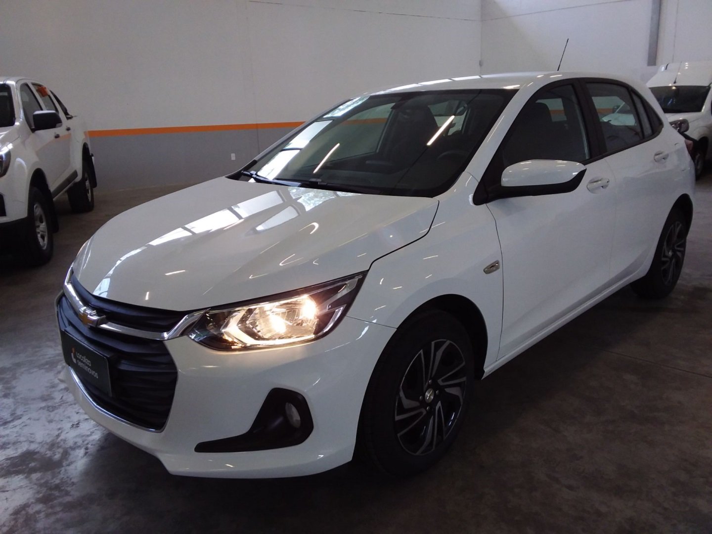 Chevrolet Onix HATCH LT 1.0 12V TB Flex 5p Mec. na cor Branco em Itajaí / SC - 872067