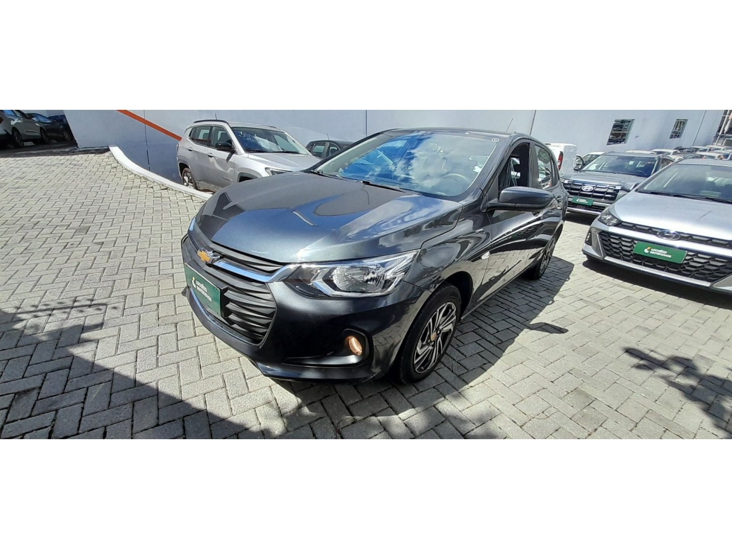 Chevrolet Onix HATCH LT 1.0 12V TB Flex 5p Mec. na cor Cinza em Itajaí / SC - 872220