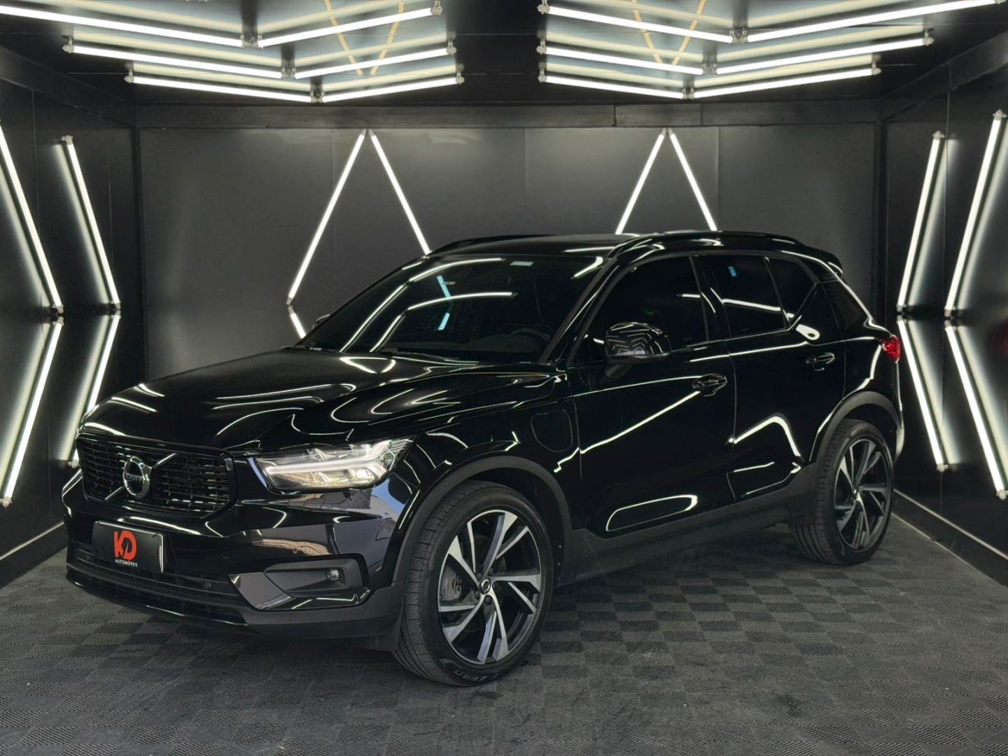 Volvo XC40 T-5 INSCRIPTION 1.5 FWD (Híbrido) na cor Preto em Palhoça / SC - 873019