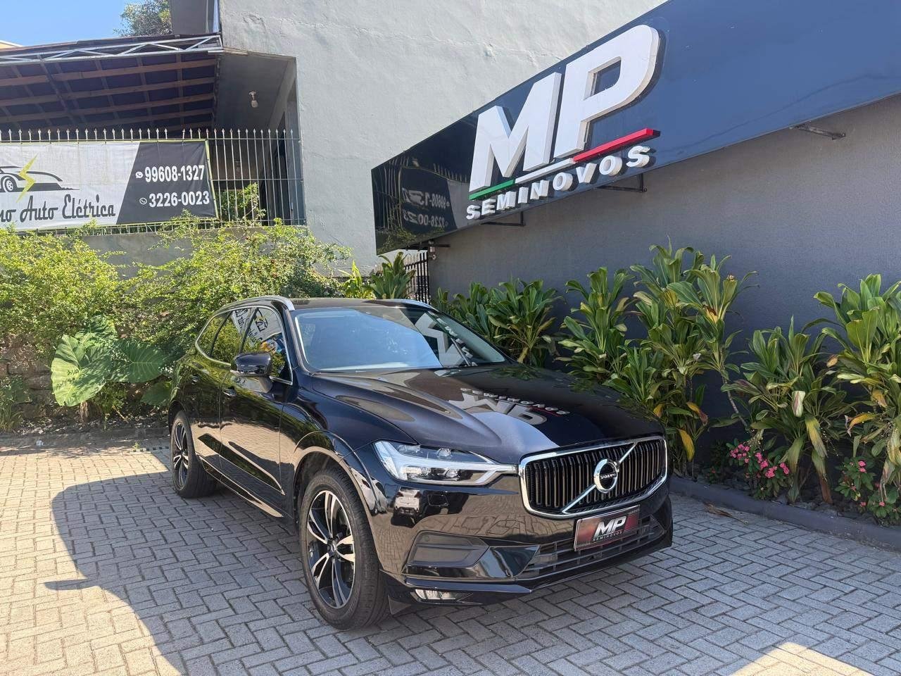 Volvo XC60 T-5 MOMENTUM 2.0 254cv AWD 5p na cor Preto em Florianópolis / SC - 873996