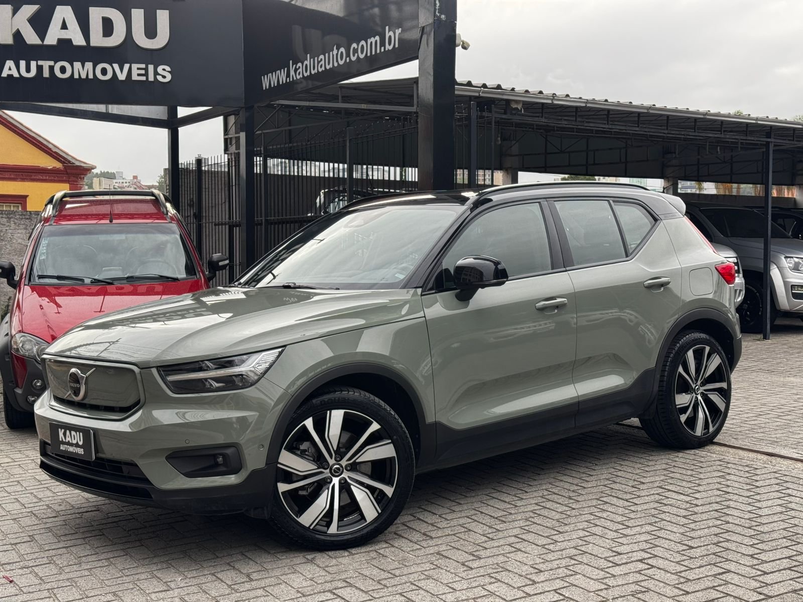 Volvo XC40 Pure (Elétrico) na cor Verde em São José / SC - 874098