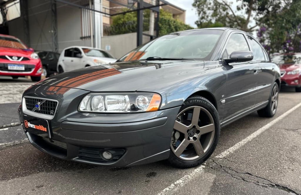 Volvo S60 R 2.5 300cv Mec. na cor Cinza em Curitiba / PR - 874256