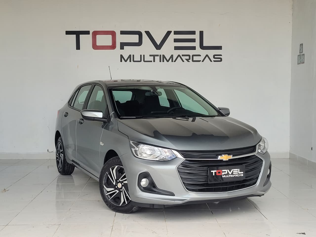 Chevrolet Onix HATCH LT 1.0 12V TB Flex 5p Mec. na cor Prata em São José / SC - 874574