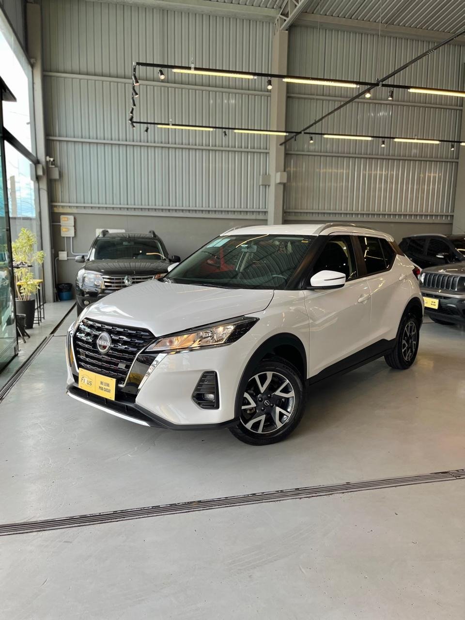 Nissan KICKS Sense 1.6 16V Flex Mec. na cor Branco em São Mateus do Sul / PR - 874766