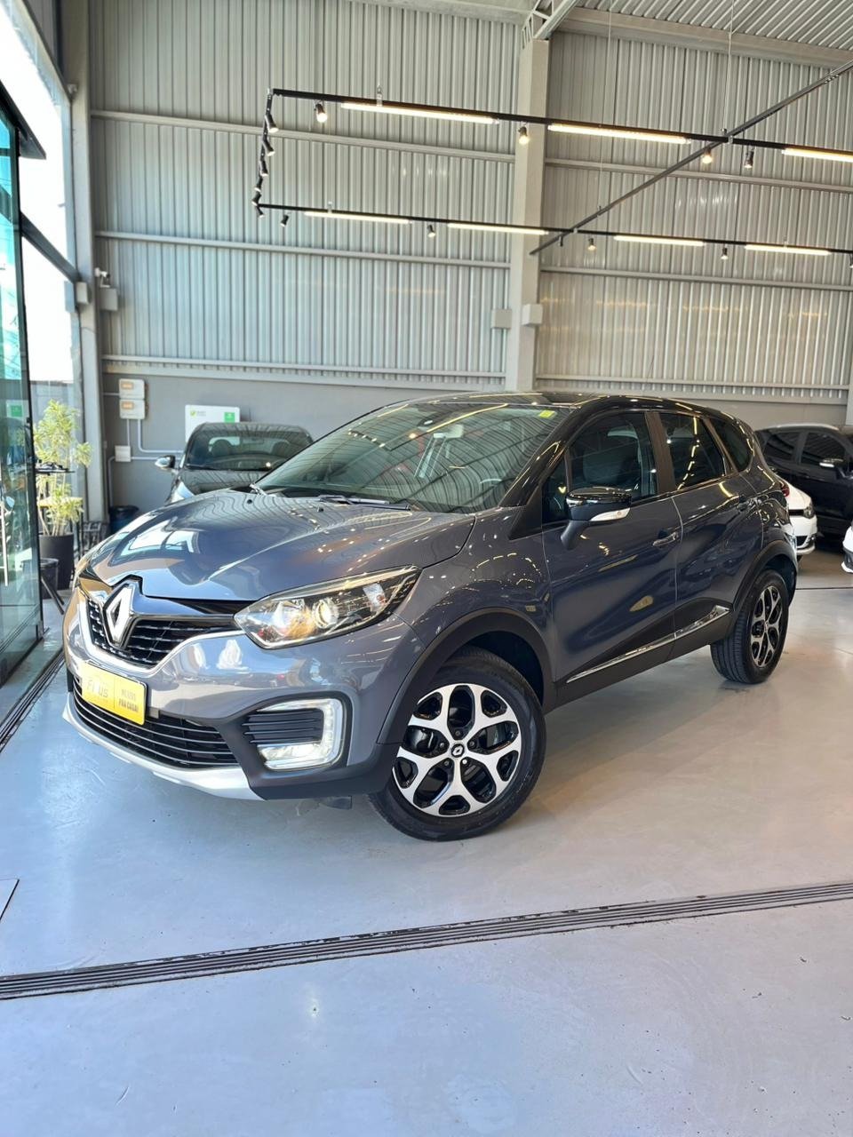Renault Captur Intense 1.6 16V Flex 5p Aut. na cor Cinza em São Mateus do Sul / PR - 874767