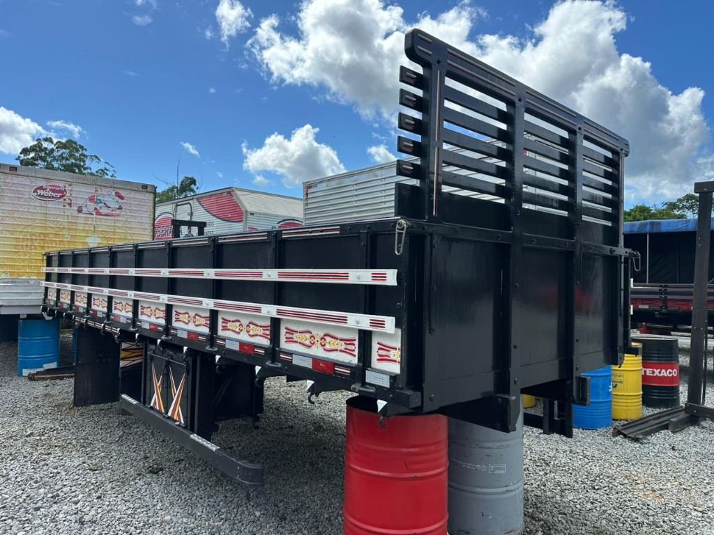 Mercedes-Benz Accelo 1117 4x2 2p (diesel) (E6) na cor Preto em Palhoça / SC - 874836