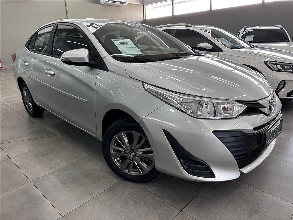 Toyota Yaris XLS Connect Sed. 1.5 Flex 16V Aut. na cor Prata em Londrina / PR - 875466