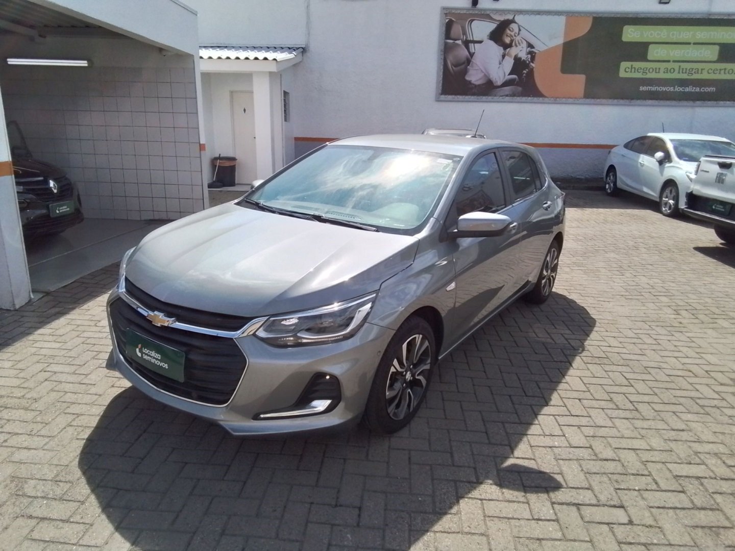 Chevrolet Onix HATCH PREM. 1.0 12V TB Flex 5p Aut. na cor Prata no Porto Alegre / RS - 875677