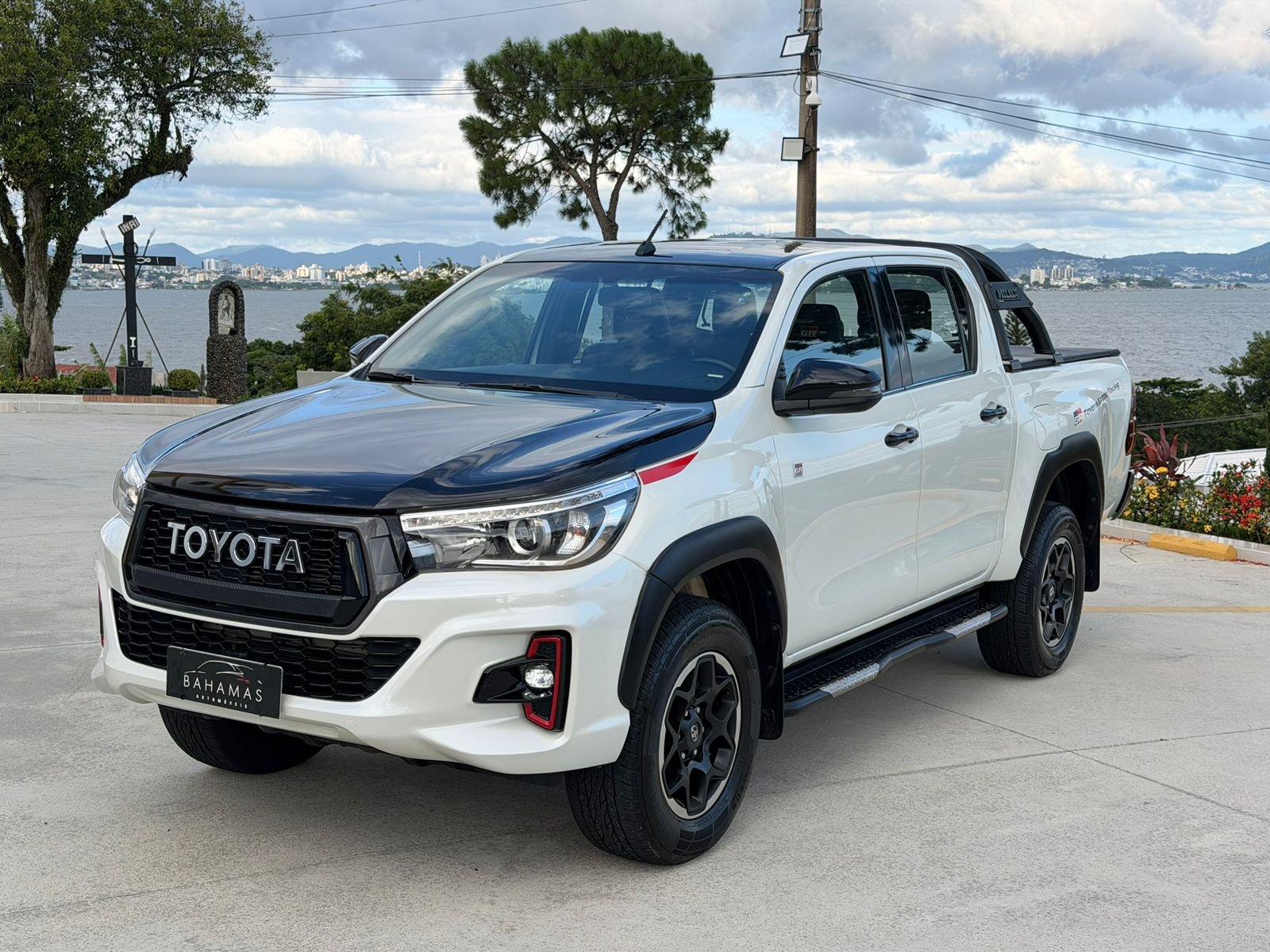 Toyota Hilux CD GR-S 4x4 2.8 TDI Dies. Aut. na cor Branco em São José / SC - 876021