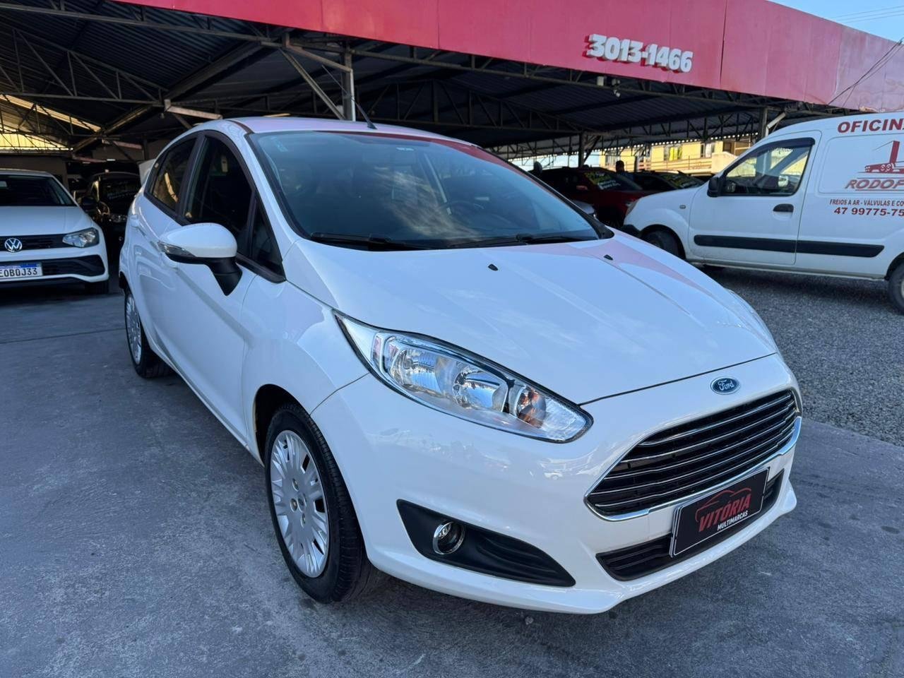Ford Fiesta 1.6 8V Flex/Class 1.6 8V Flex 5p na cor Branco em Joinville / SC - 876350
