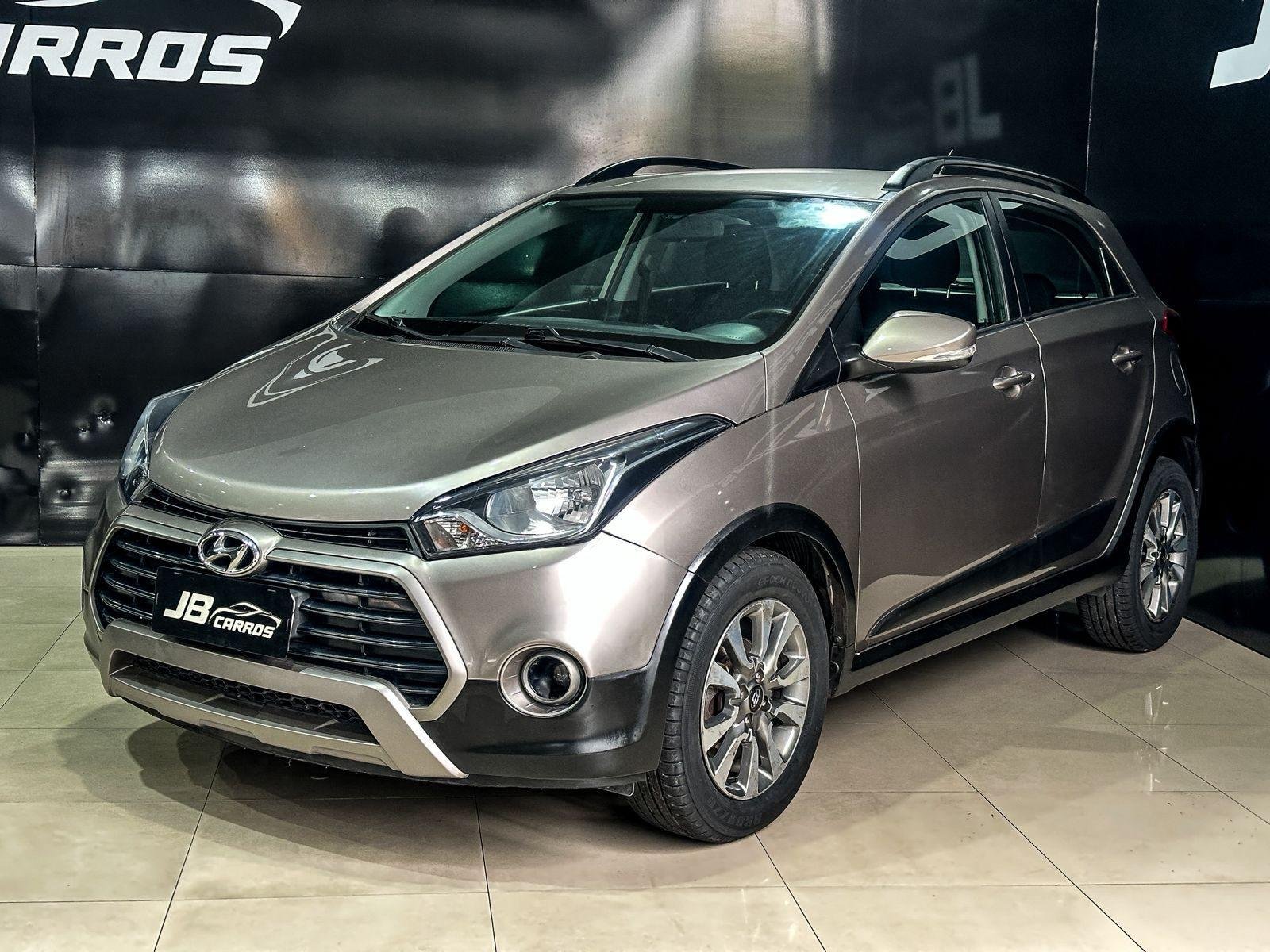 Hyundai HB20X Style 1.6 Flex 16V Aut. na cor Prata em Florianópolis / SC - 877337