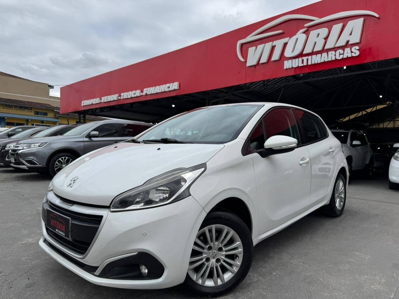 Peugeot 208 Active 1.2 Flex 12V 5p Mec. na cor Branco em Joinville / SC - 877521