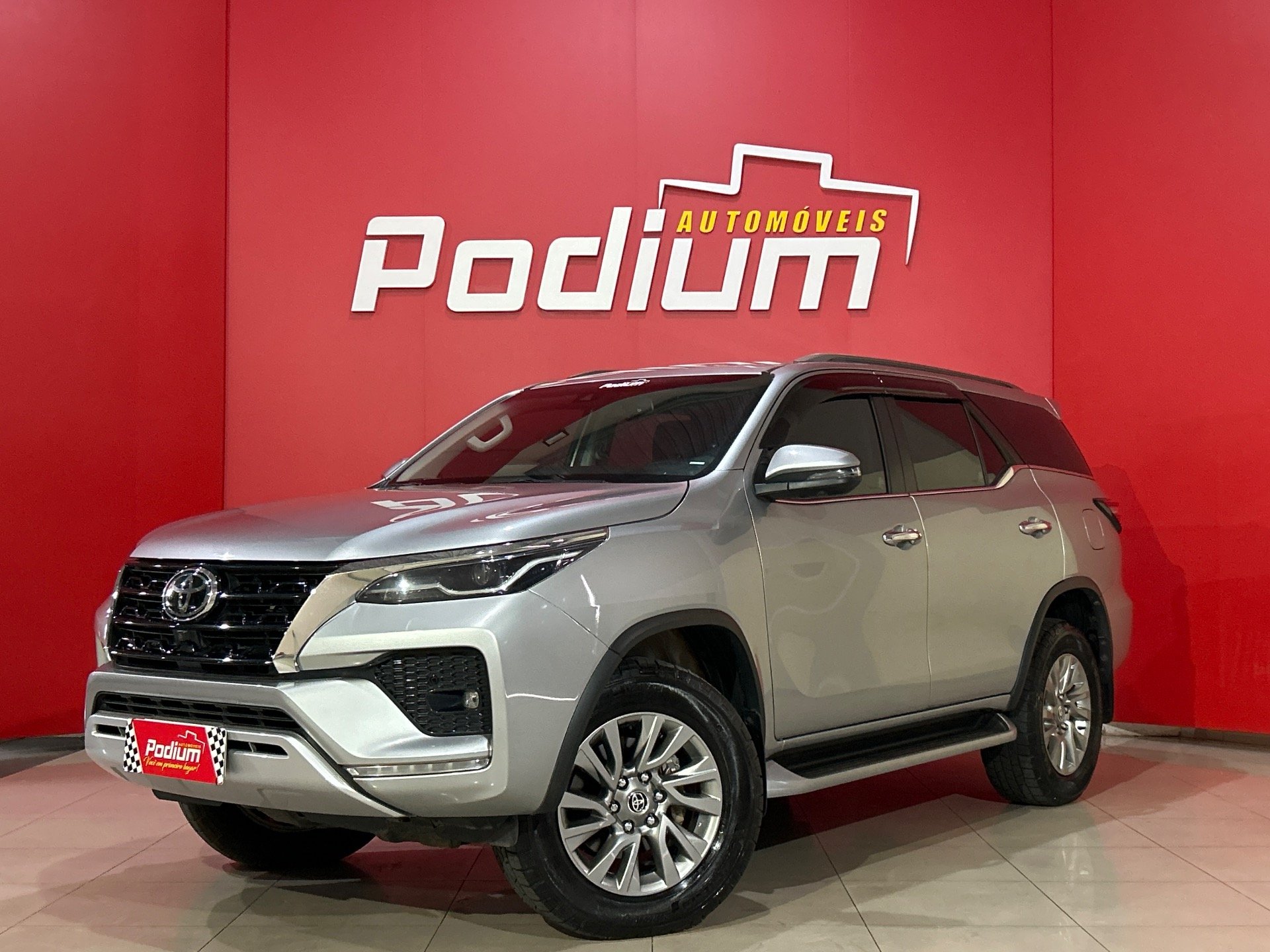 Toyota Hilux SW4 SRX 4x4 2.8 TDI 16V Dies. Aut. na cor Prata em Ponta Grossa / PR - 877647