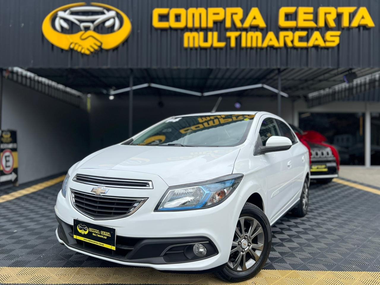 Chevrolet Joy Hatch 1.0 8V Flex 5p Mec. na cor Branco em Joinville / SC - 878849
