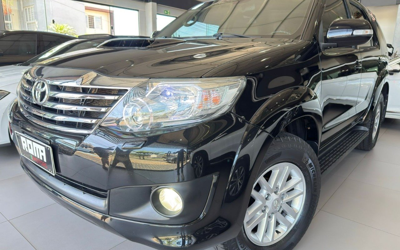 Toyota Hilux SW4 SRV D4-D 4x4 3.0 TDI Dies. Aut na cor Preto em Maringá / PR - 879533