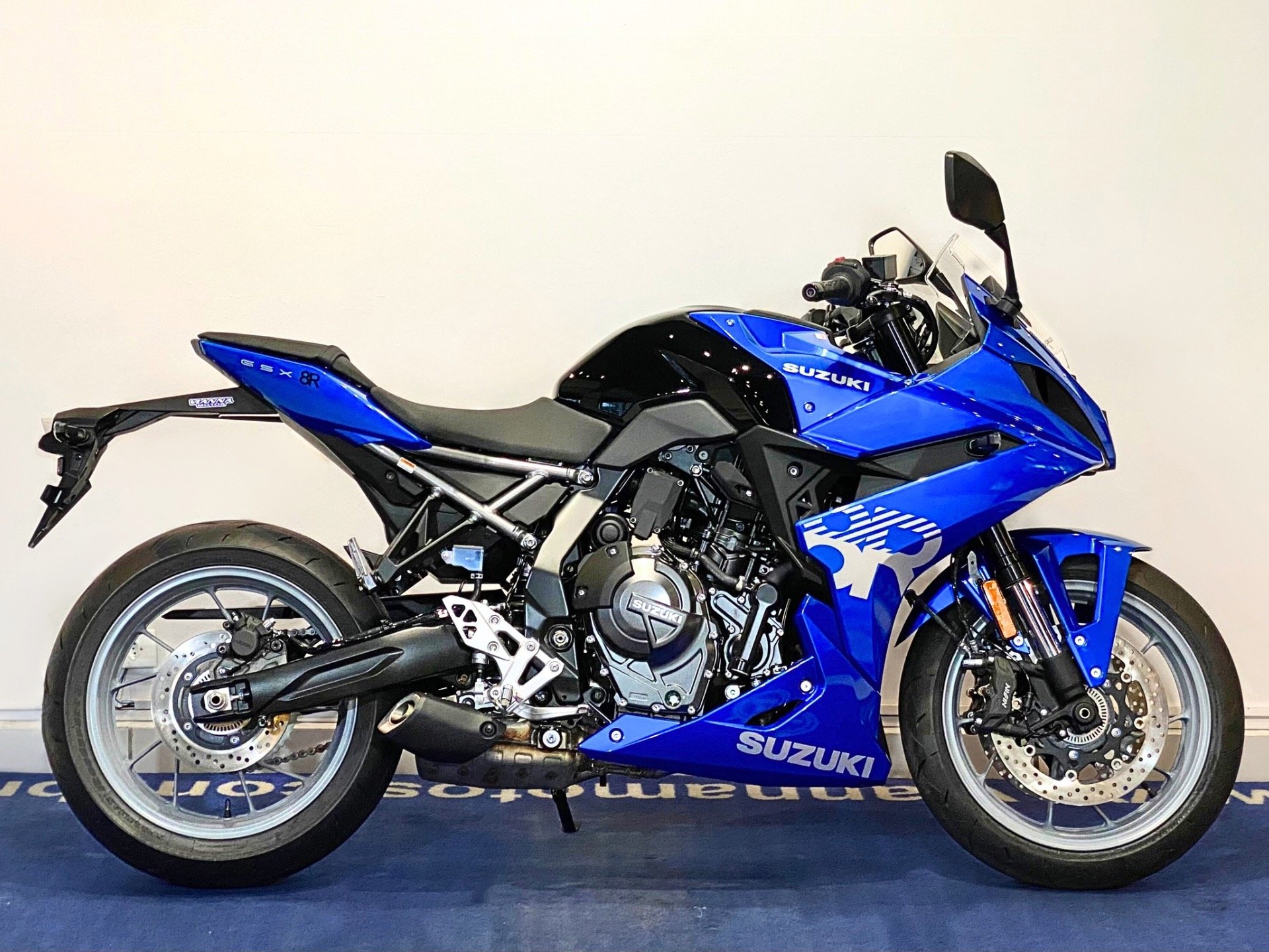 Suzuki GSX-8R  na cor Azul em Curitiba / PR - 879627