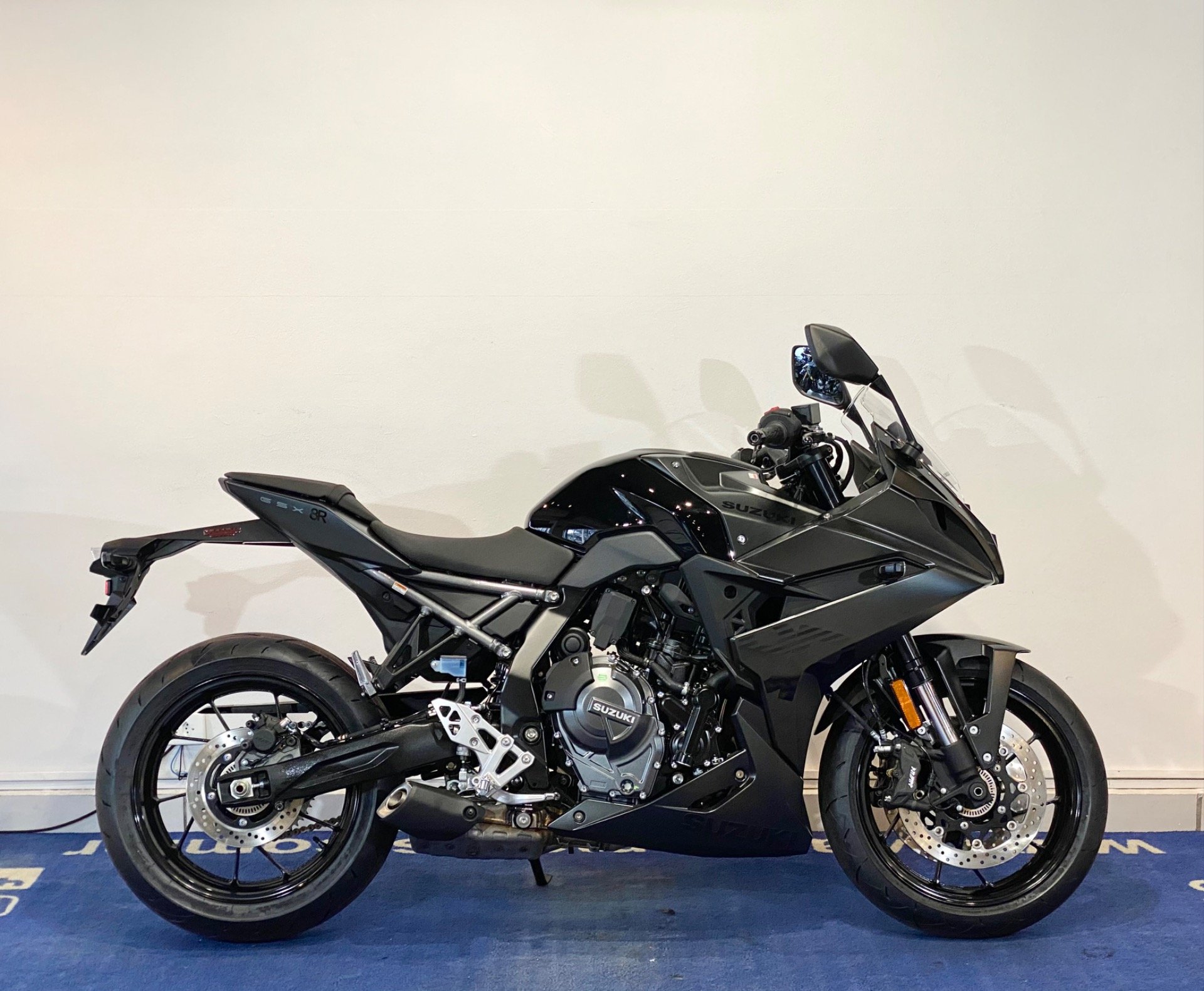 Suzuki GSX-8R  na cor Preto em Curitiba / PR - 879628