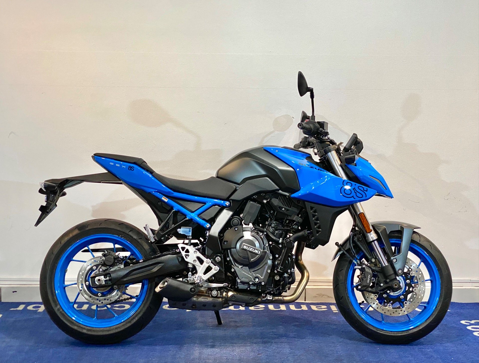 Suzuki GSX-8R  na cor Azul em Curitiba / PR - 879632