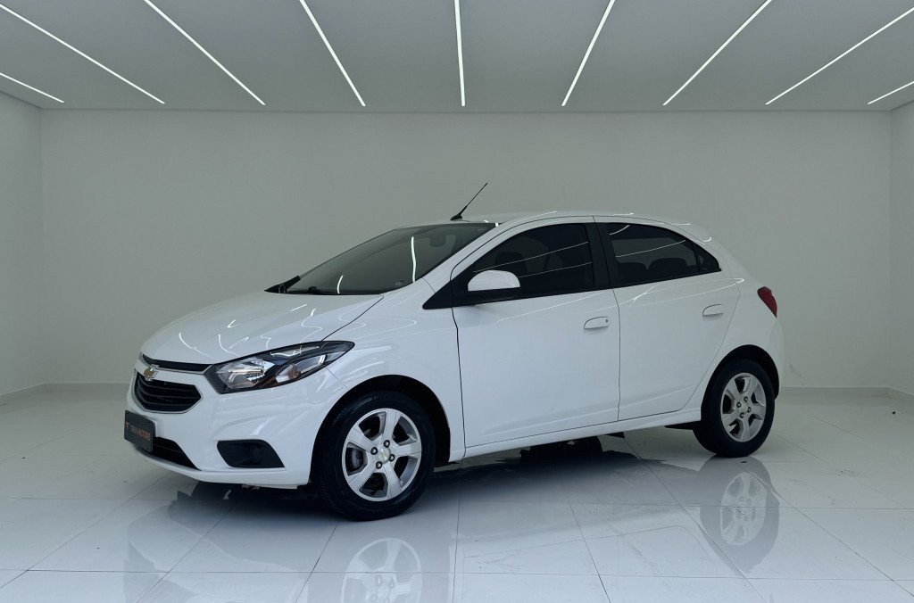 Chevrolet Onix HATCH LT 1.4 8V FlexPower 5p Mec. na cor Branco em Curitiba / PR - 879729