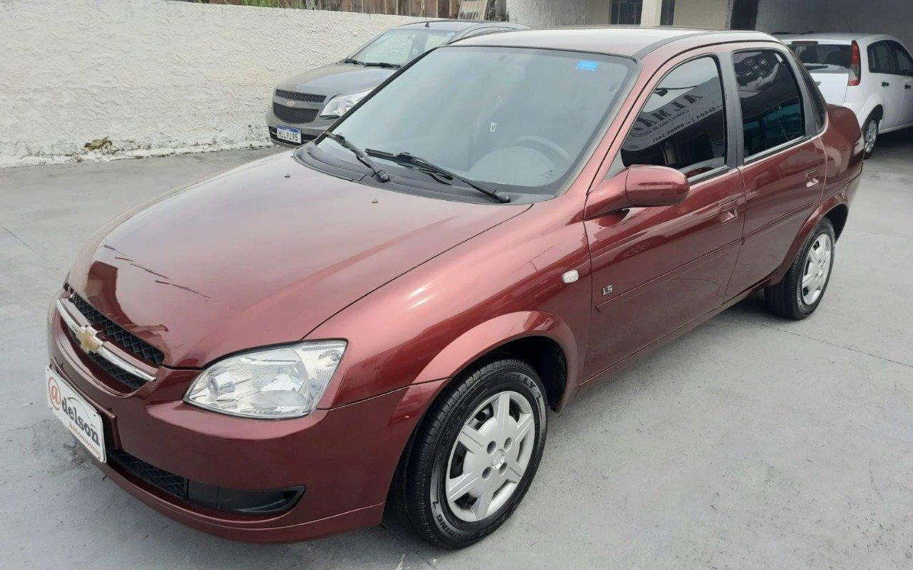 Chevrolet Classic Life/LS 1.0 VHC FlexP. 4p na cor Vermelho em Araucária / PR - 880732
