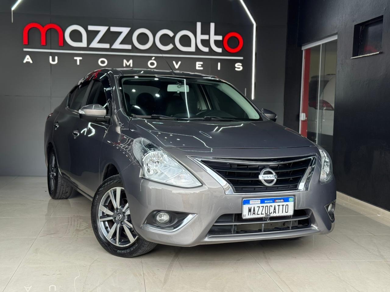 Nissan VERSA SL 1.6 16V FlexStart 4p Mec. na cor Cinza em Joinville / SC - 880897