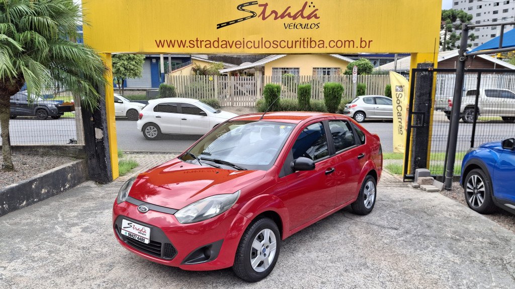 Ford Fiesta Sedan 1.0 8V Flex 4p na cor Vermelho em Curitiba / PR - 881132