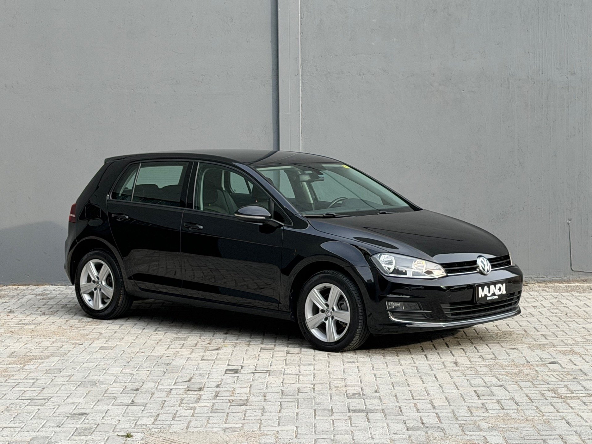 Volkswagen Golf Highline 1.4 TSI 140cv Mec. na cor Preto em Curitiba / PR - 881243