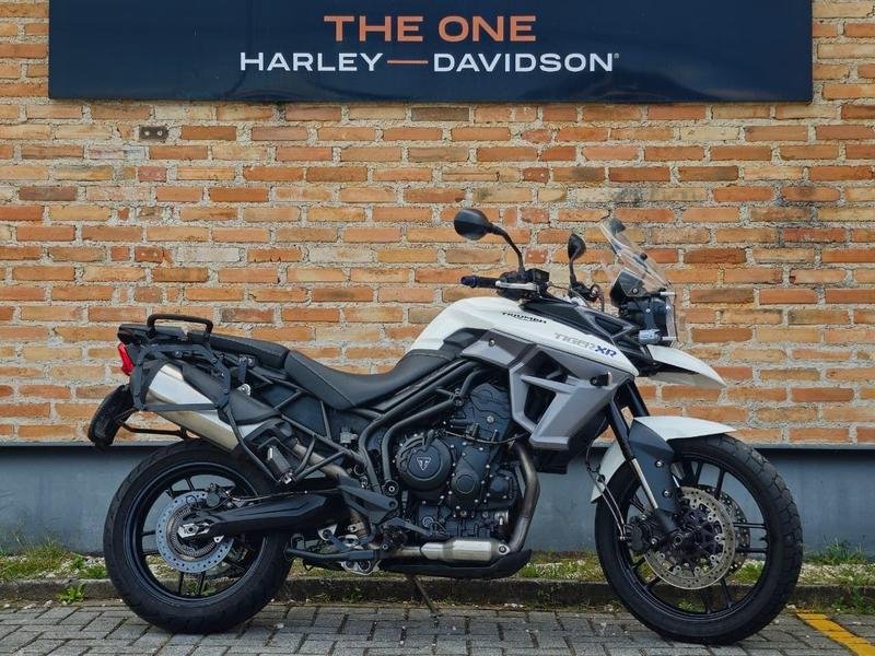 TRIUMPH TIGER 800 XR  na cor Branco em Curitiba / PR - 881658