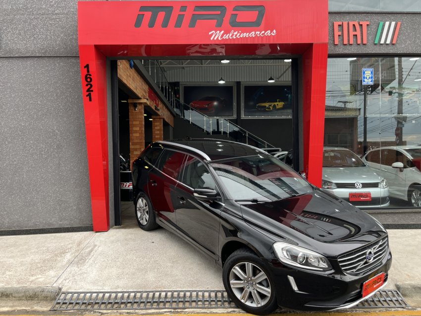 Volvo XC60 D-5 KINETIC 2.4 AWD Diesel 5p na cor Preto em Ponta Grossa / PR - 882135