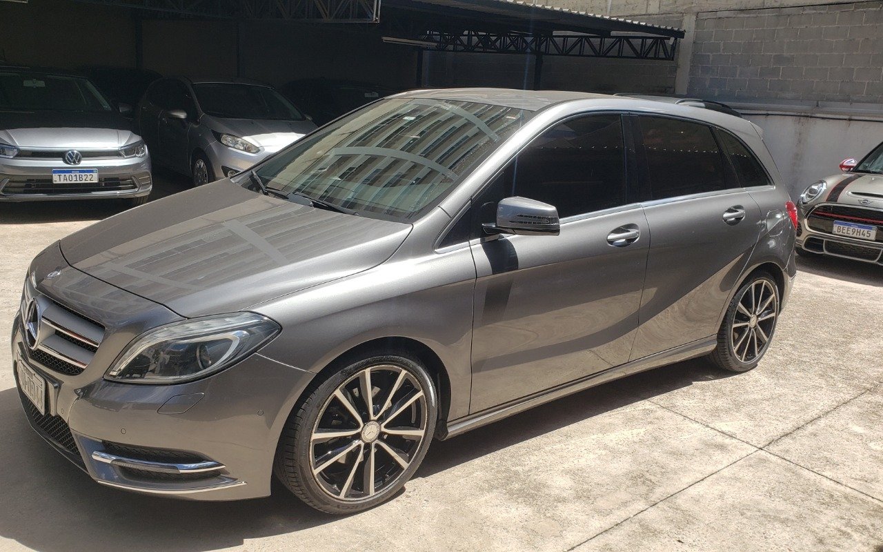 Mercedes-Benz Classe B 200 CGI 1.6 TB/Flex Aut. na cor Cinza em Curitiba / PR - 883129
