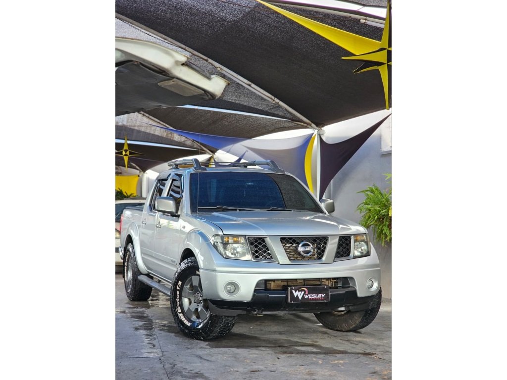 Nissan Frontier LE ATTACK CD 4x4 2.5 TB Die.Aut na cor Prata em Hortolândia / SP - 883393