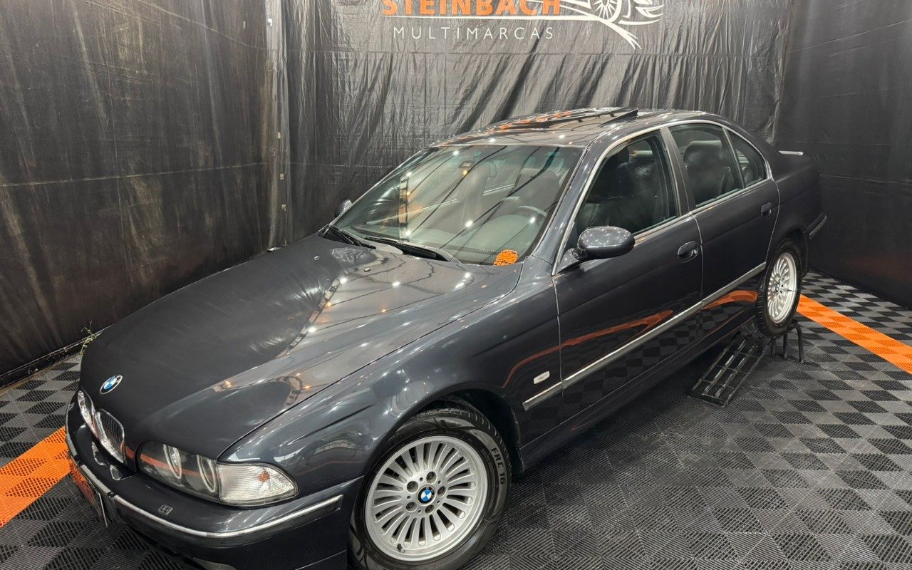 BMW 540i/iA Touring na cor Cinza em Santo Amaro da Imperatriz / SC - 883416