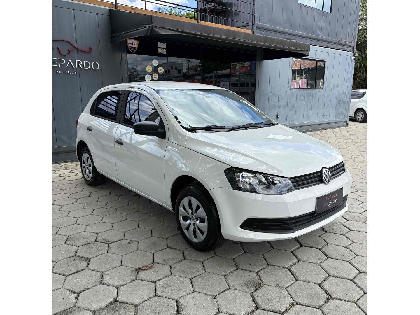 Volkswagen Gol Trendline 1.0 T.Flex 12V 5p na cor Branco em Joinville / SC - 883721