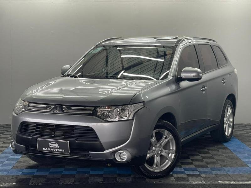 Mitsubishi OUTLANDER 2.0 16V 160cv Aut. na cor Cinza em Curitiba / PR - 883986