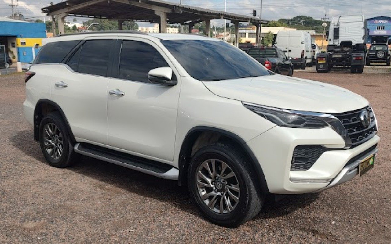 Toyota Hilux SW4 SRX 4x4 2.8 TDI 16V Dies. Aut. na cor Branco em Campo Largo / PR - 884064