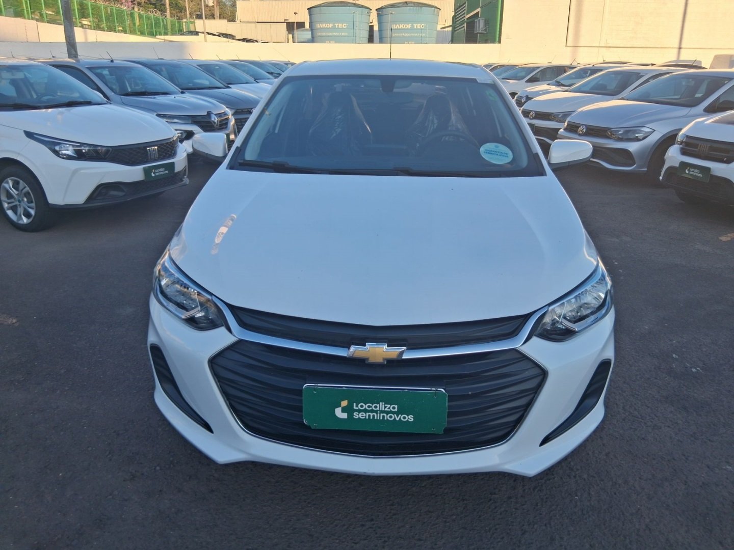 Chevrolet Onix HATCH SELEÇÃO 1.0 8V Flex 5p Mec. na cor Branco em Pato Branco / PR - 884717