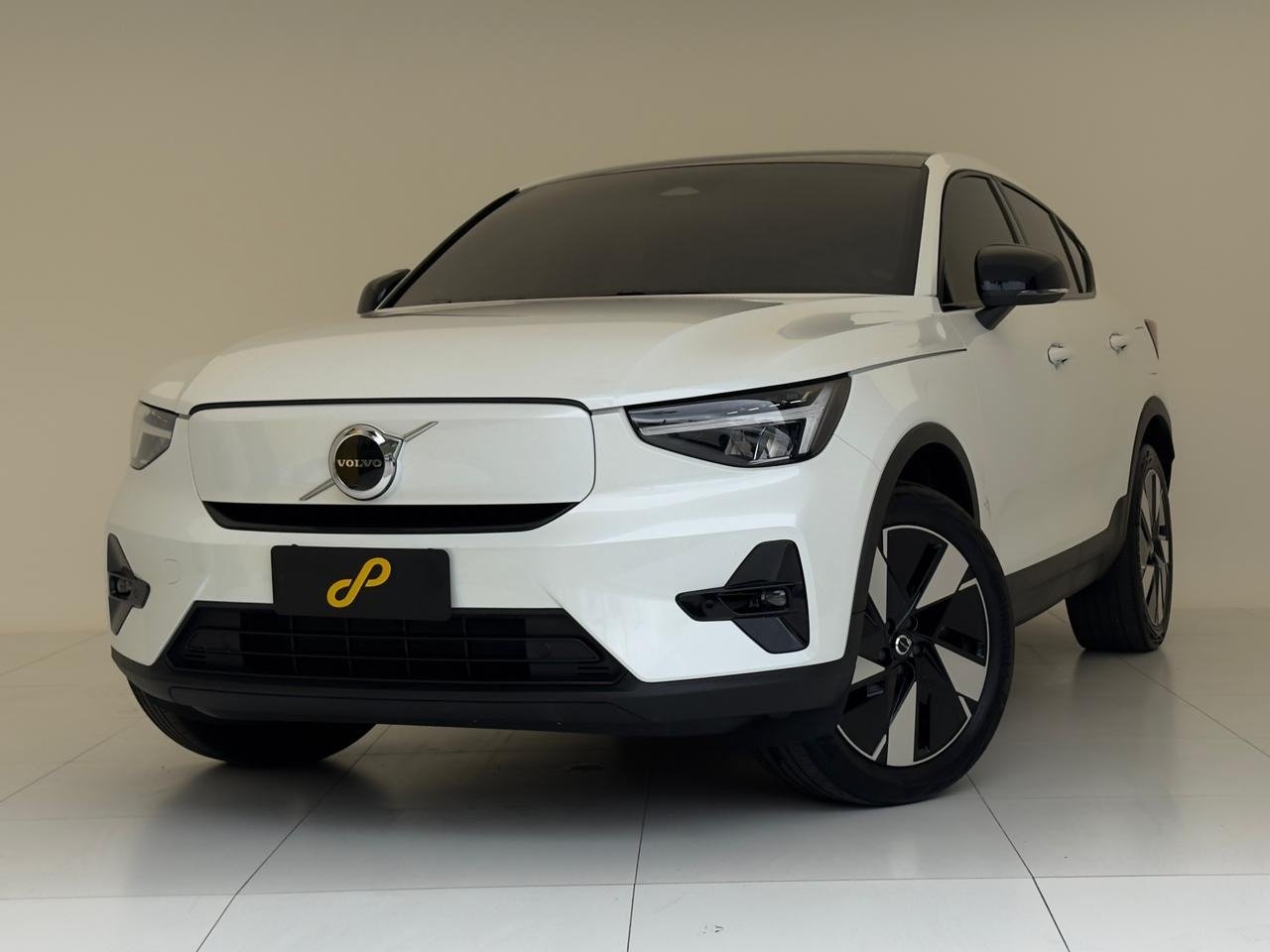 Volvo C40 Recharge Plus (Elétrico) na cor Branco em Curitiba / PR - 885325