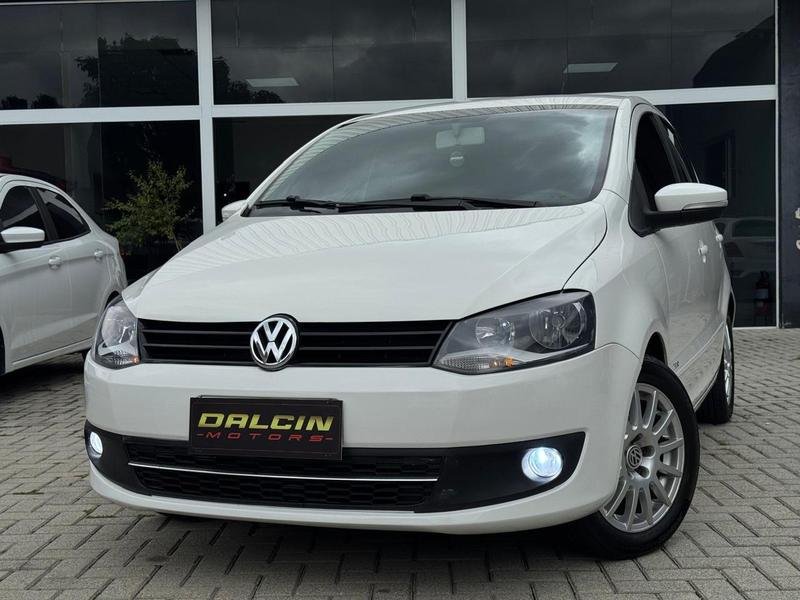 Volkswagen Fox 1.0 Mi Total Flex 8V 5p na cor Branco em Curitiba / PR - 885822