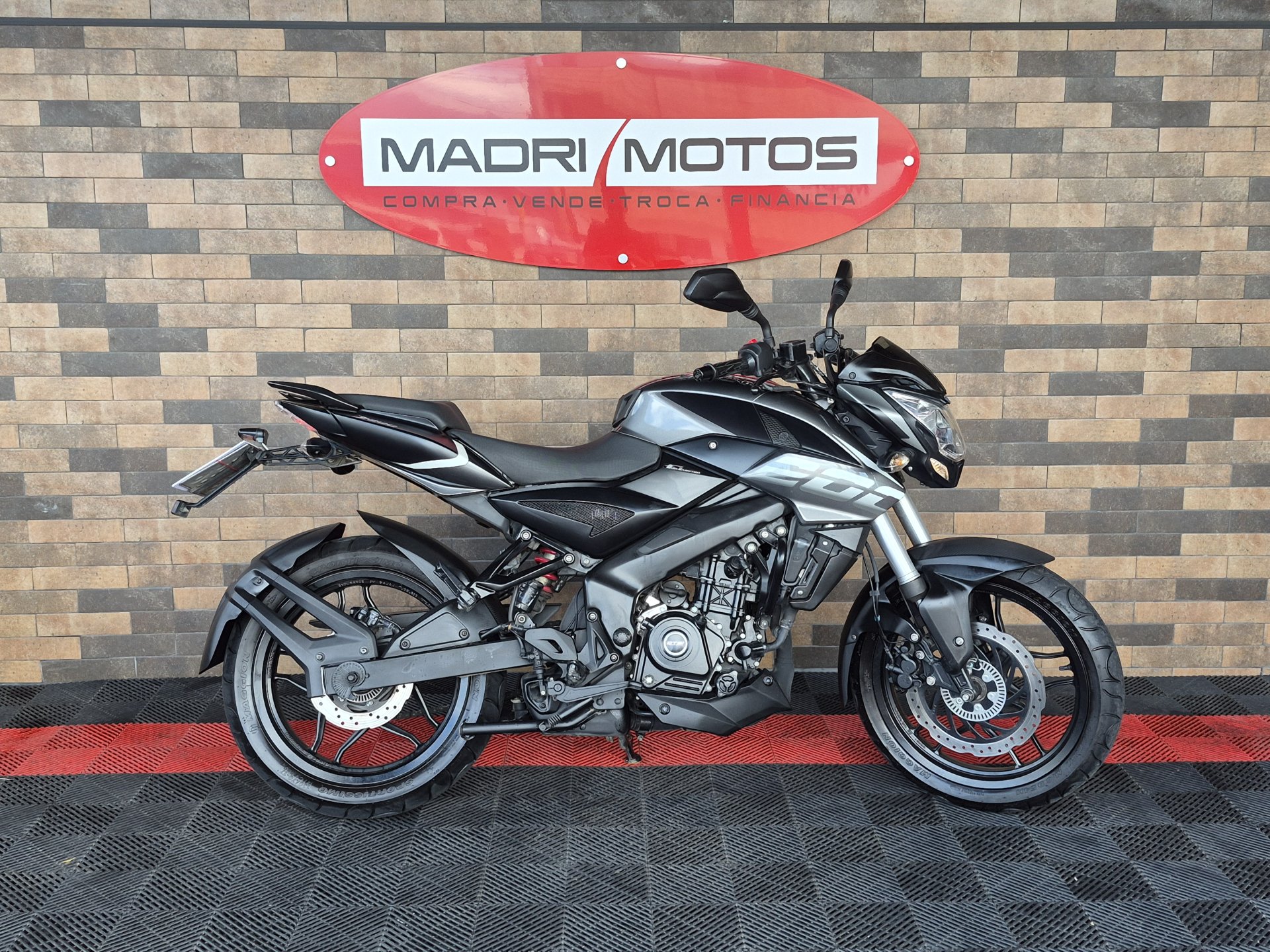 BAJAJ DOMINAR 200  na cor Cinza em Palhoça / SC - 885898