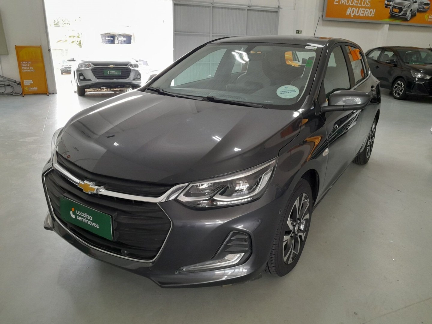 Chevrolet Onix HATCH PREM. 1.0 12V TB Flex 5p Aut. na cor Cinza no Gravataí / RS - 886114