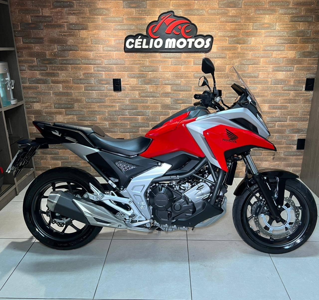 Honda NC 750X/NC 750X ABS  na cor Vermelho em Palhoça / SC - 886193