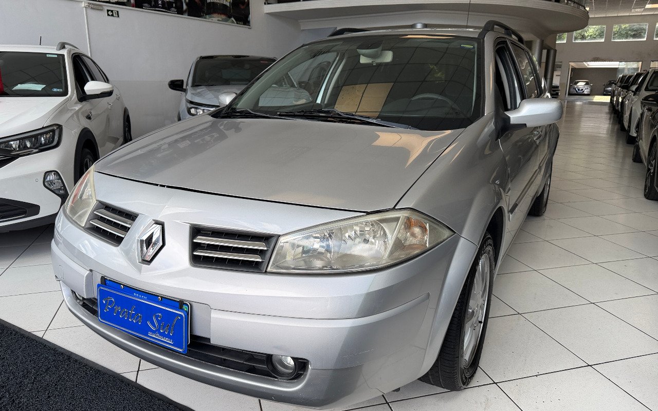 Renault Megane Grand Tour Dynam. Hi-Flex 1.6 16V na cor Prata em Curitiba / PR - 887608